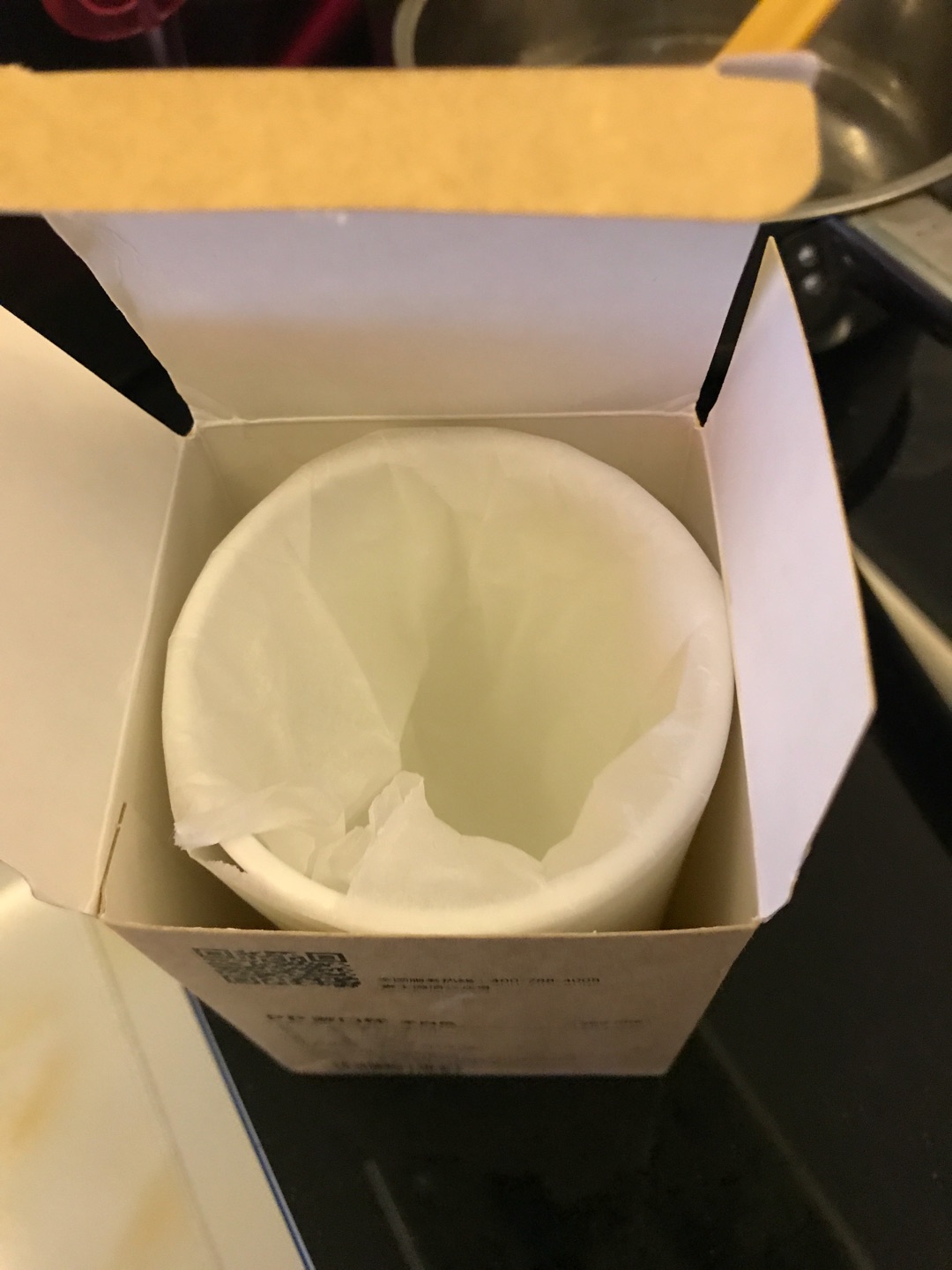 杯子材质很好,看图片还以为是两个结果是一个,哈哈,套路啊!放洗手间比以前的杯子好看多了