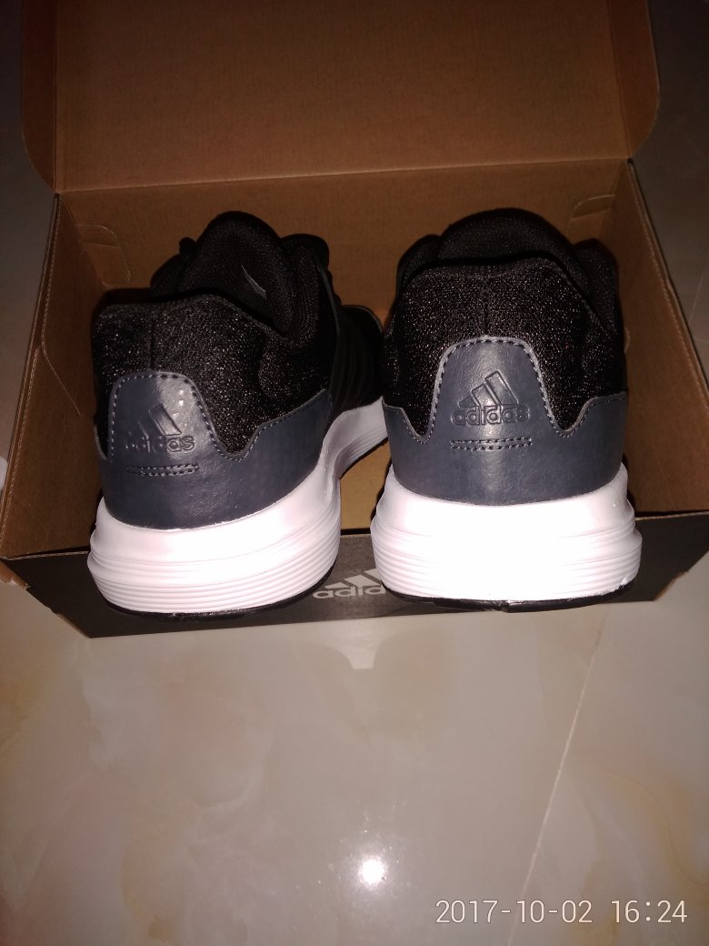 穿了一个月了,感觉很好,名牌就是不一样,穿着很舒服,质量好