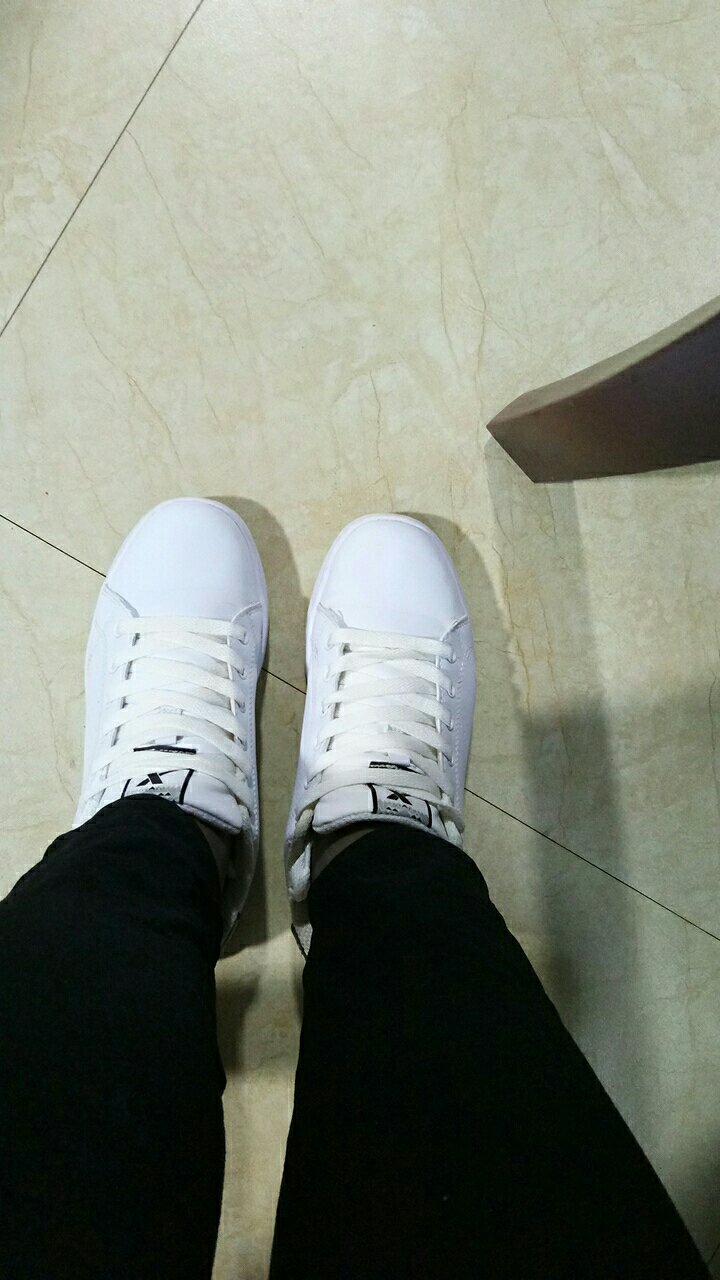 还好还好,穿上很好看,就是我脚有点宽:)