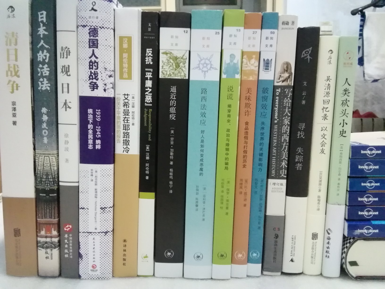法教义学是以某个特定的在历史中形成的法秩序为基础及界限,借此探求法学问题之答案的学问。事实判断以感官的知觉为基础,可用观察和实验来证明。而价值判断不能以科学方法来审查,其仅是判断者个人确信的表达,此时,正确的逻辑推导不能保证结论的正当性。