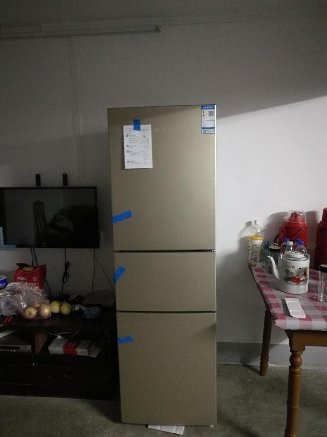 宝贝收到了,非常满意高档上层次,快递哥客气的很,教我使用。海信冰箱大品牌做工精细性价比高值得信赖,还会介绍朋友购买点赞。
