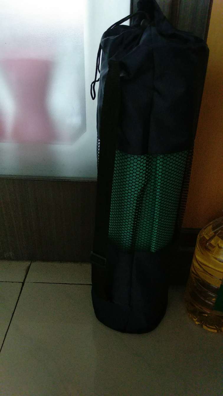 垫子很厚,很舒适,也没有异味,孩子上形体课时可以用了