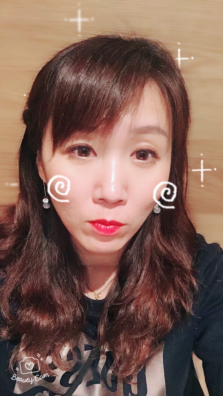 刚开始尝试戴隐形眼镜,买了很多,价格实惠。