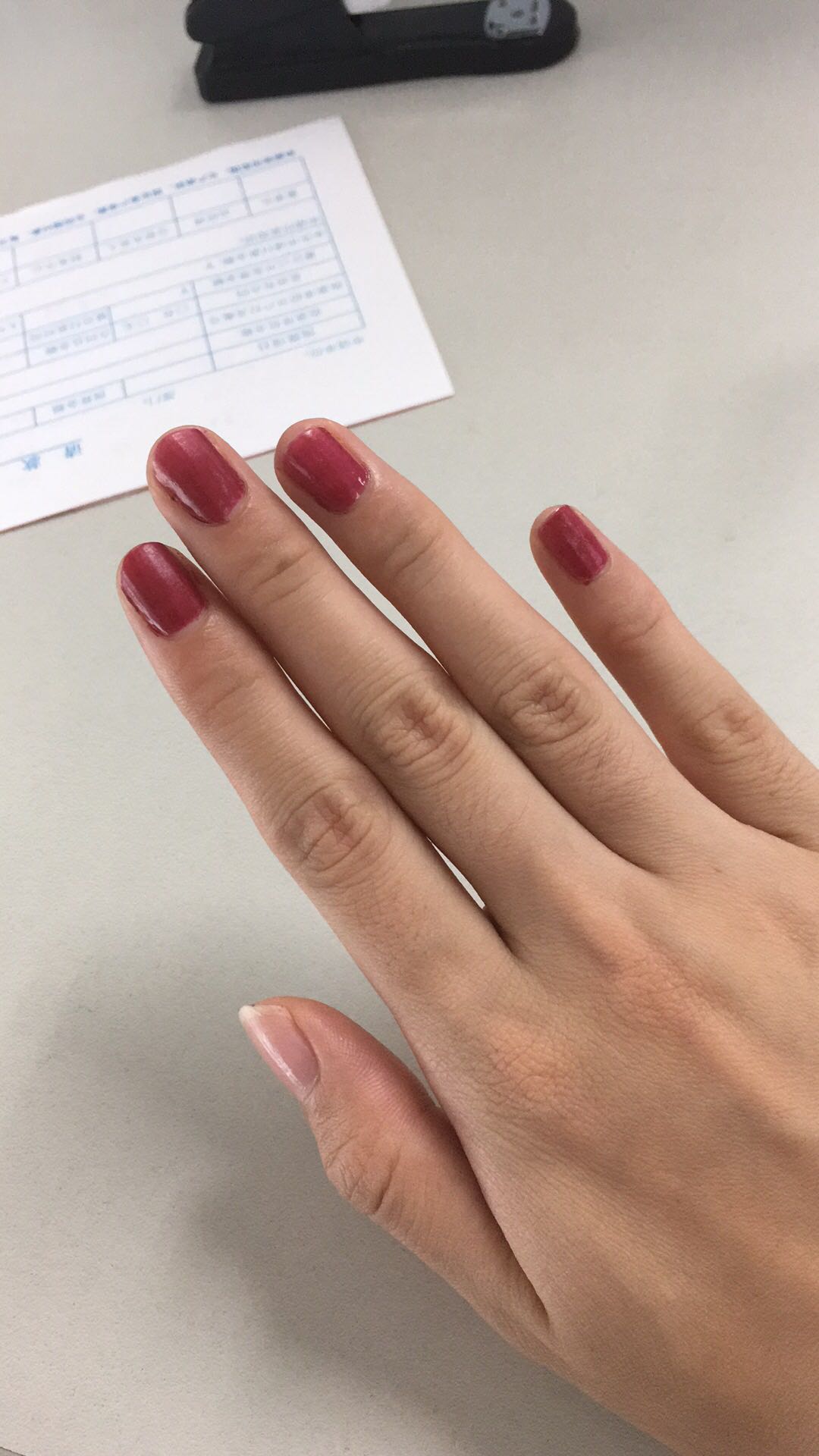 一般般 颜色好看 但涂上糊的 还爱掉