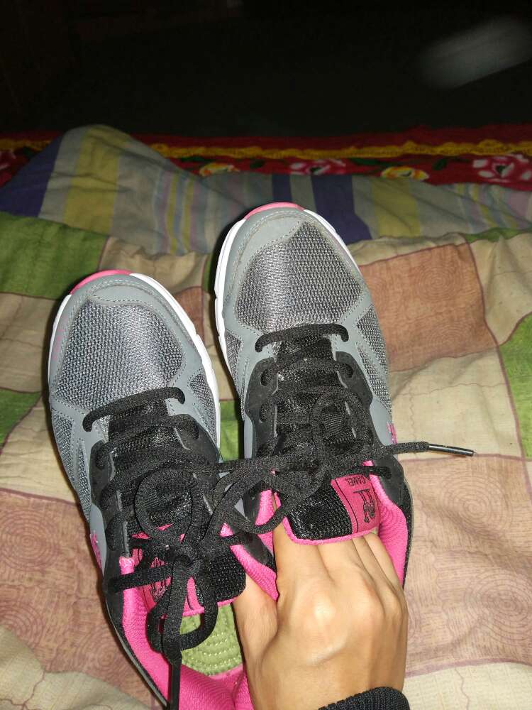 不错,给妈买的 说很舒服, 价格很好。赶上活动。赞一个。