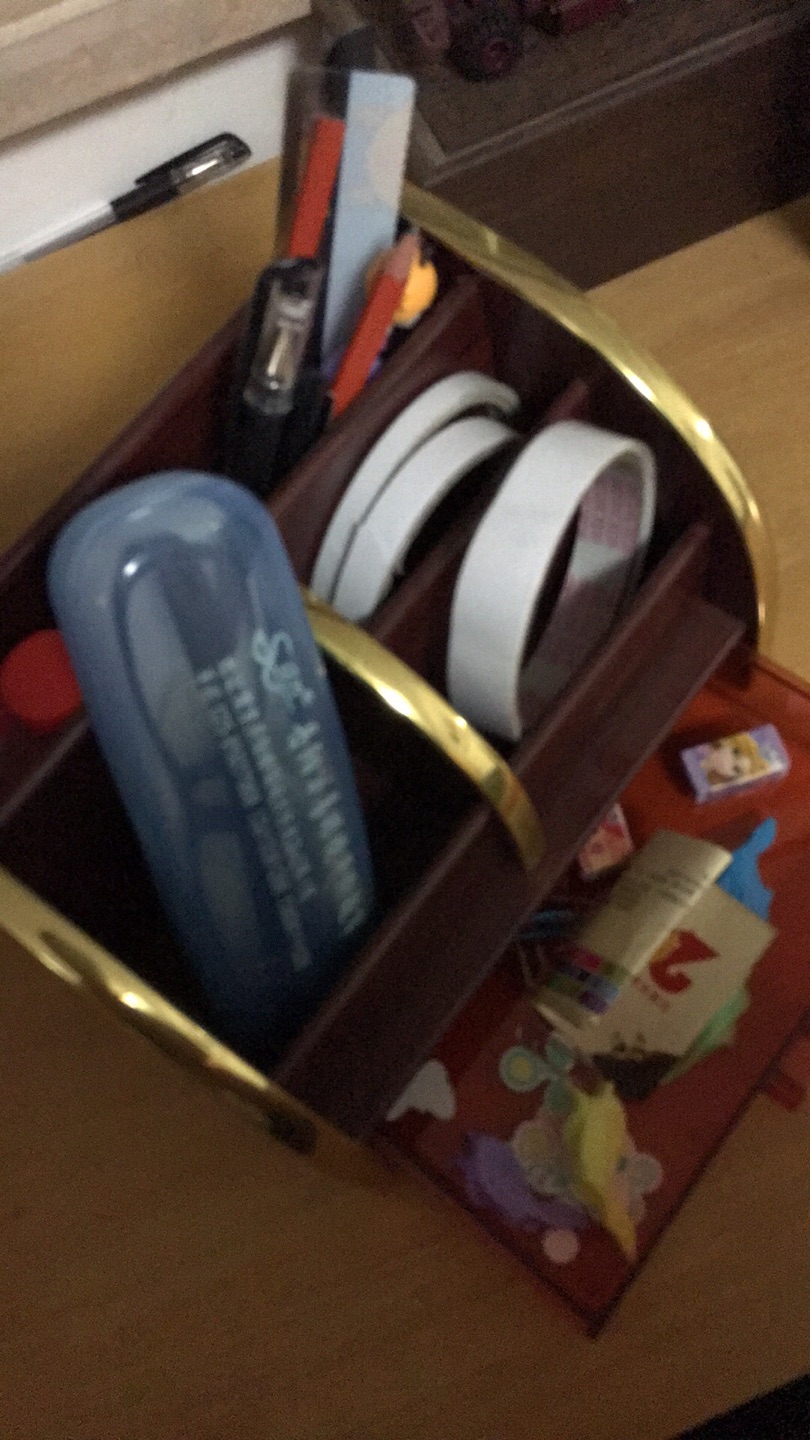 东西挺大的,能放很多东西!值得一买!
