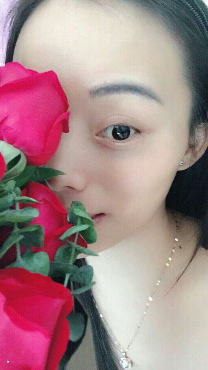 花很不错,女朋友很喜欢,下回还买