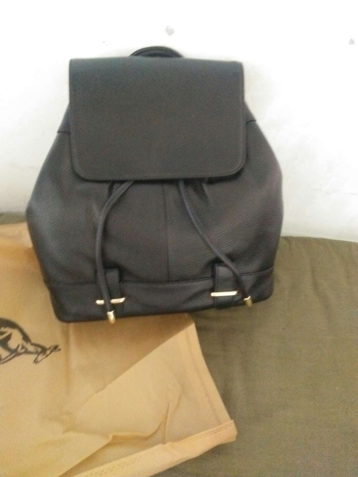 买给母亲的生日礼物,很好很不错,摸着很舒服也没异味,值得信赖。而且物流超级快,我跟我妈妈说东西到了,她还不信。哈哈哈