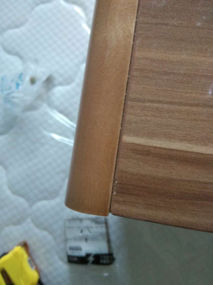 说是在12个小时之内有问题,必须打电话。我已经在三小时之内打电话了,但是打你们给的手机号码。提示已停机。有质量问题。请处理。