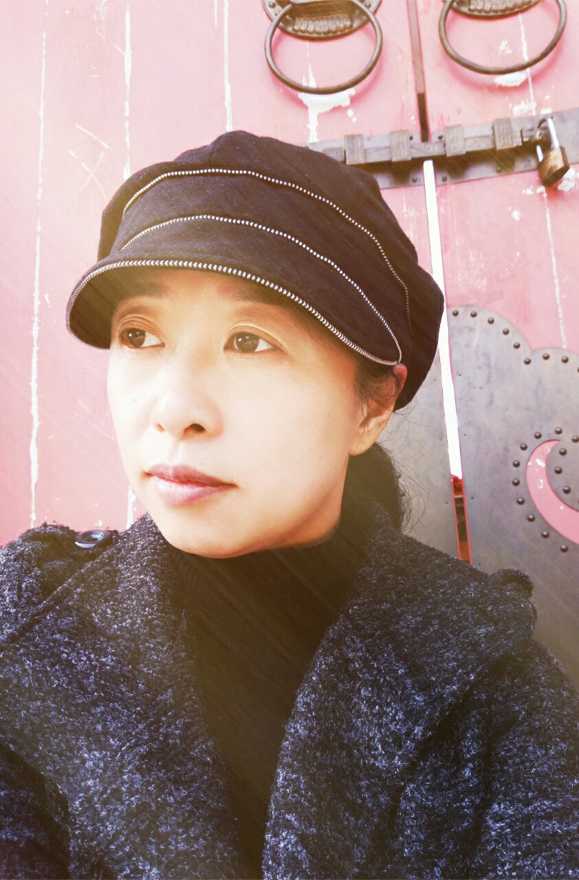 带上很好看(⊙o⊙)也挺舒服的,就是戴时间长有点模糊