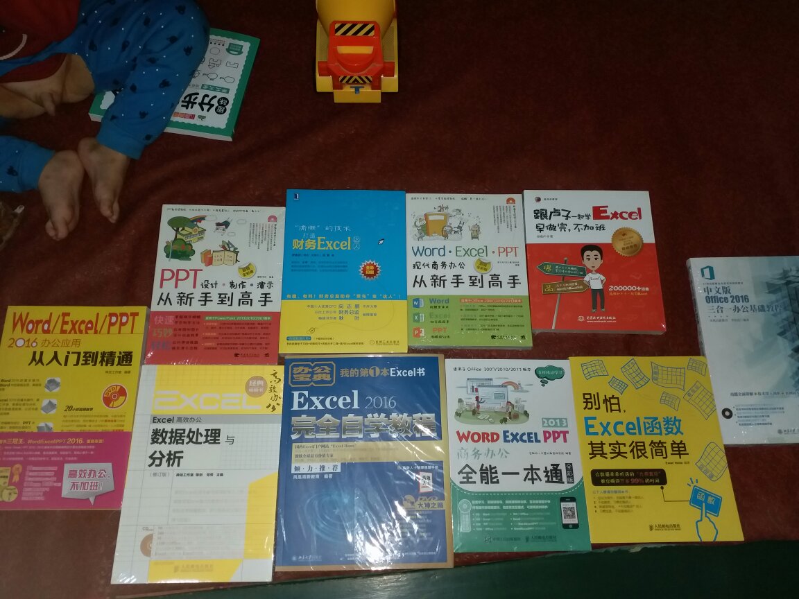 为了提高自己的计算机运用能力,这次活动特地买的很多相关书籍,还给儿子买了很多,商品优惠力度特别大,看着质量不错,很满意,自营商品特别满意,自营快递也是杠杠的!