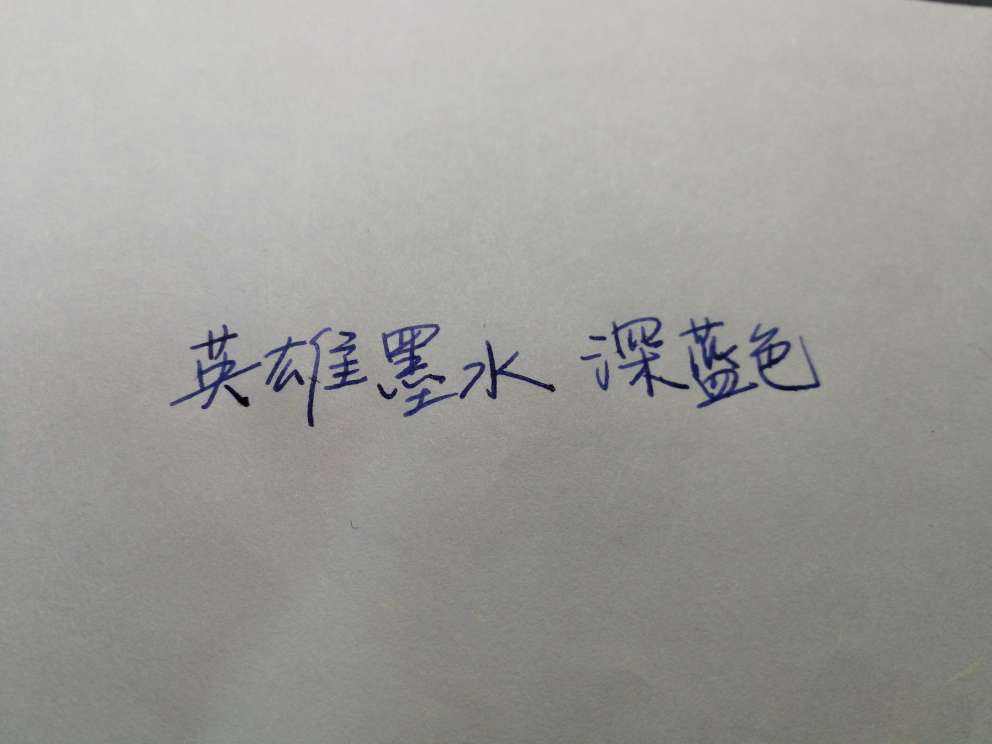 颜色很漂亮。淡淡的蓝色,好看