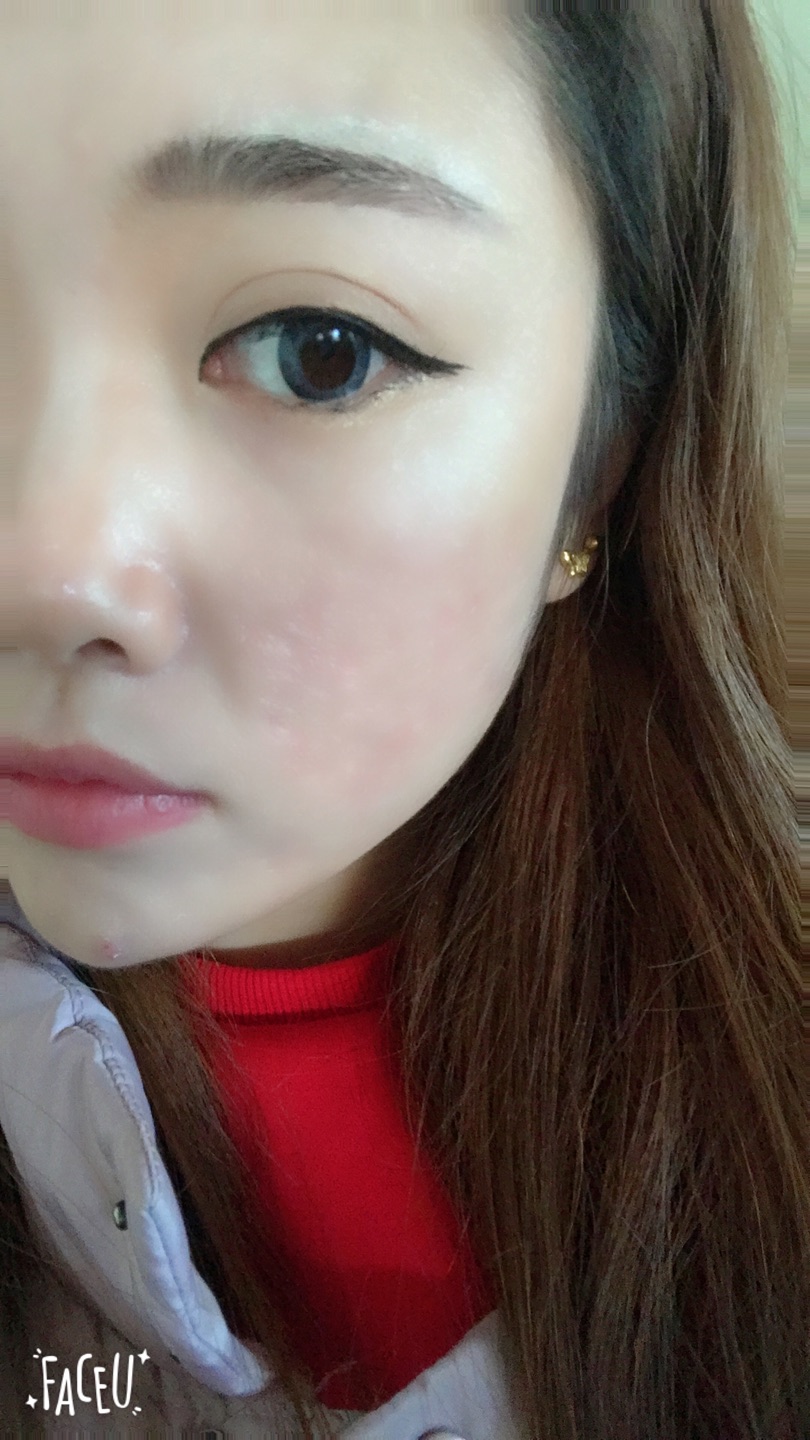 不知道为啥偏蓝,还好,戴上挺舒服