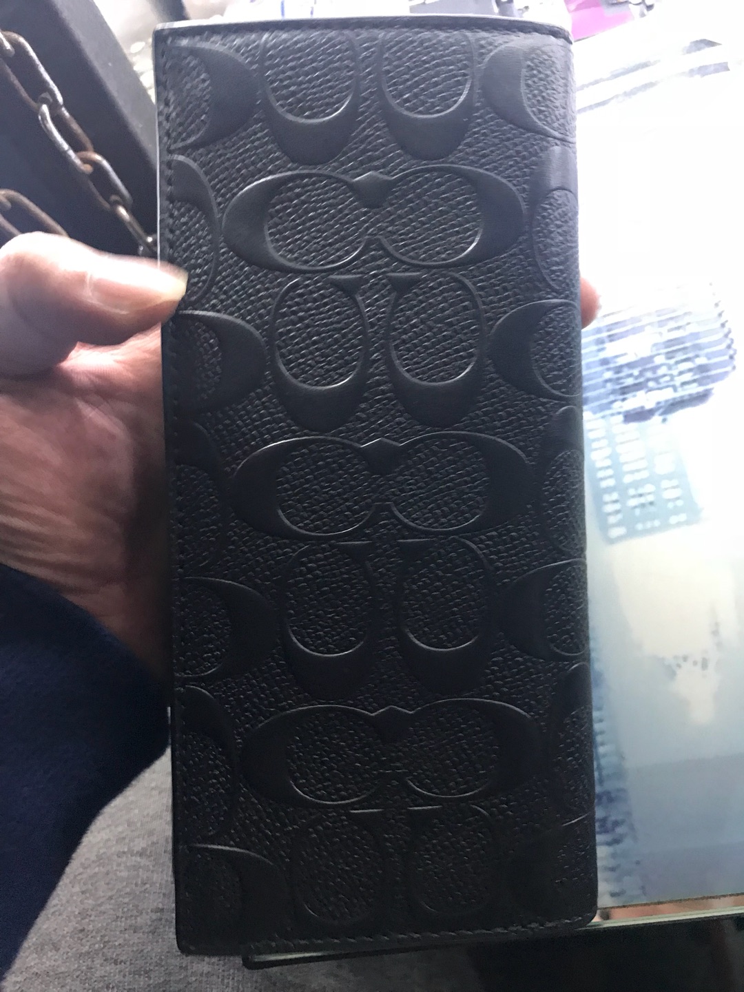 人生第一次买贵钱包 平时总用杂牌 山寨 不错 效果好 相信 支持特价 好漂亮 不知道耐用吗