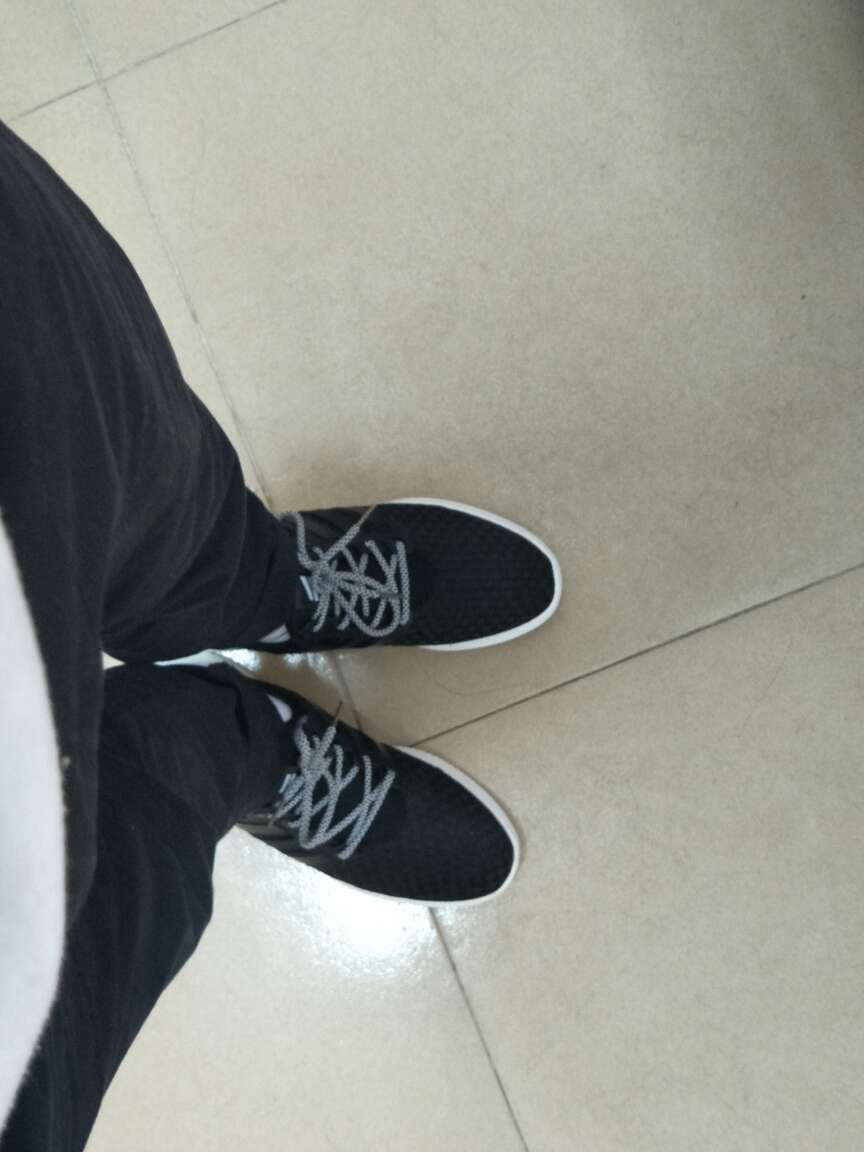 还不错,但是鞋带颜色不是图片上描述的颜色,不是很喜欢,有点小失望?