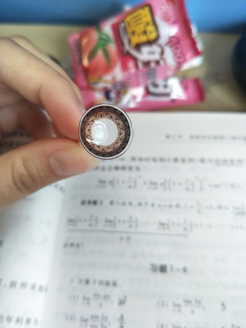 我都不想吐槽 拿回来泡一天 准备戴的时候竟然发现坏了 气的我再也不要买他家东西了 而且这跟照片上都不一样嘛
