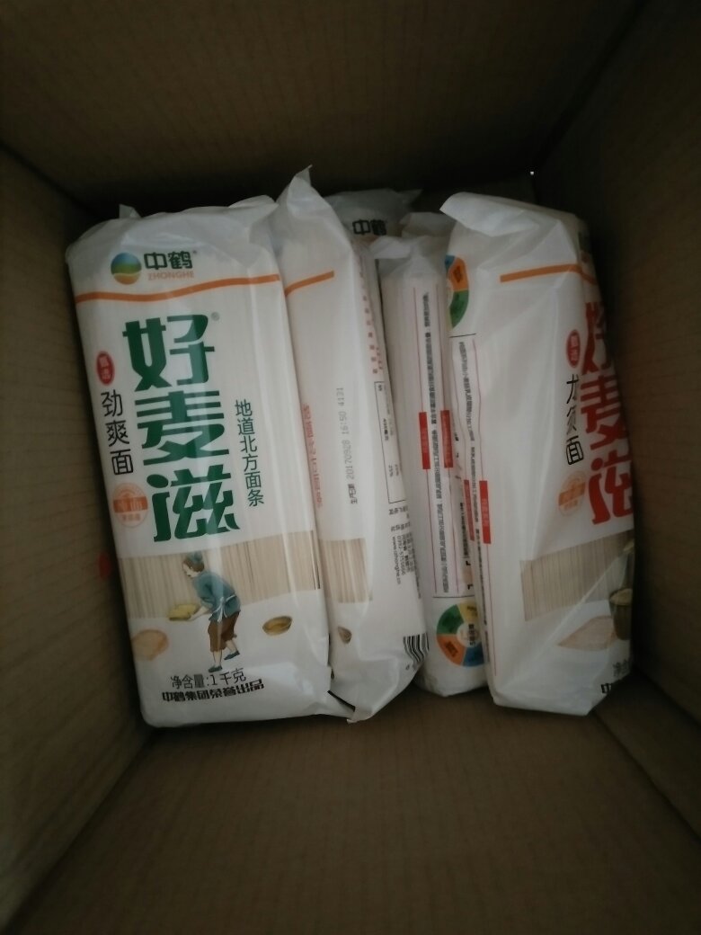 买了很多,可以吃好久,价格很实惠,跟老家村里的价格基本一致了。最喜欢龙须面