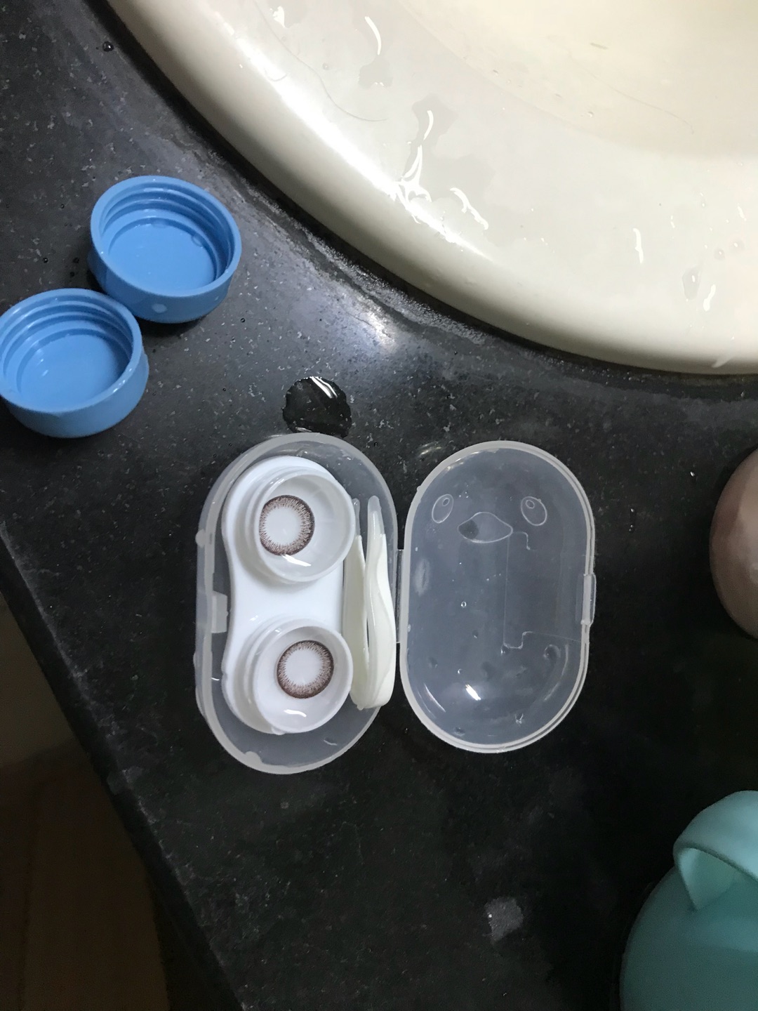 第一次在网上买美瞳眼镜 带了俩天感觉还不错 也挺水润的