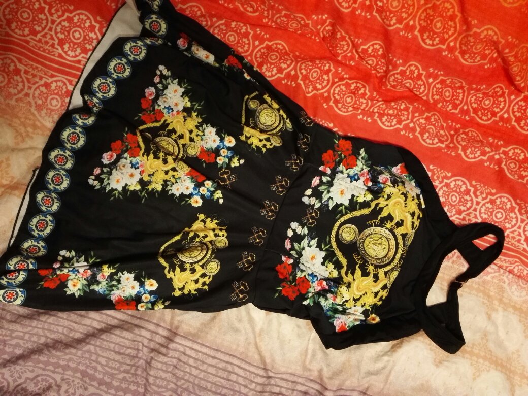 衣服很漂亮,上身合适,点赞。