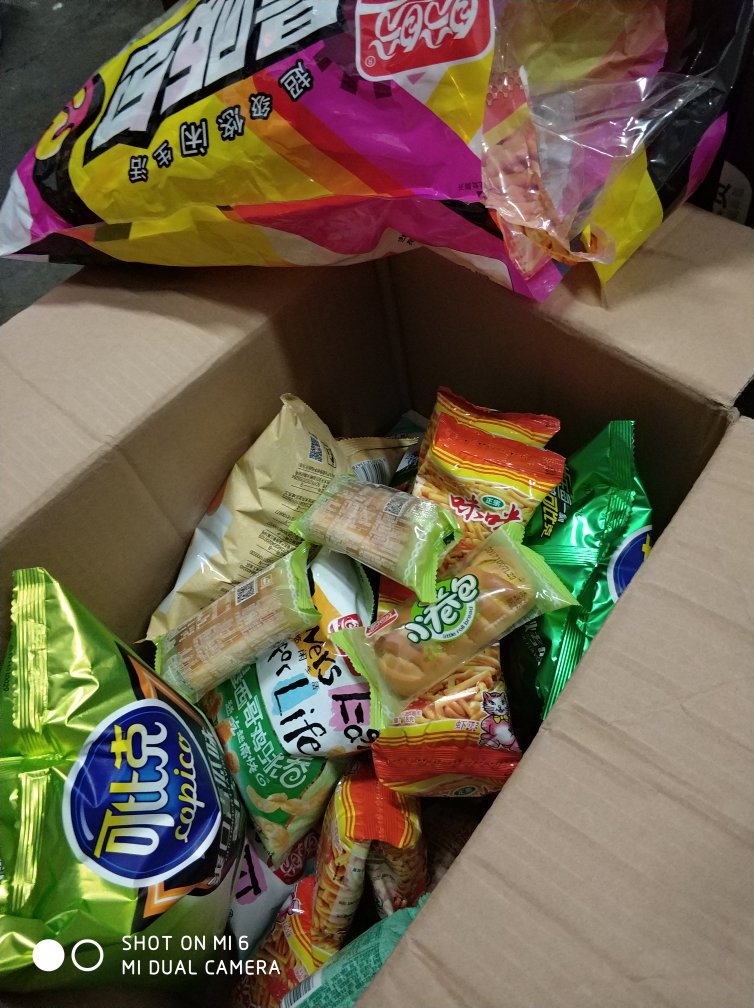 在买了很多次东西了,活动力度还比较大。每次都有满减,或者打五折。物流也是特别快。体验也是很不错的。希望活动多多。越来越好。薯片有点小碎,但是日期都很好,七八月份的
