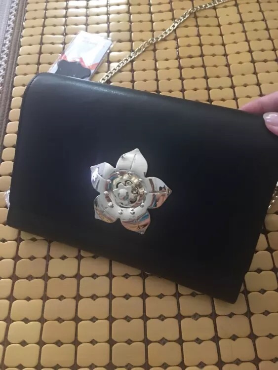 首先包裹很完整。物流很快快递小哥很给力,然后商品质量很不错下次继续来购物。多推荐给朋友