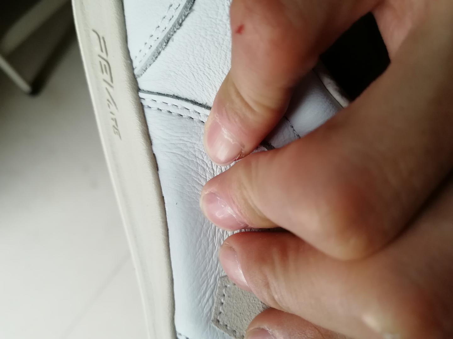 评价一星居然没发上去。从在欺骗消费者的行为,商品介绍产地越南,鞋盒写湖南永州,永州湘威运动用品有限公司,有谁知道这家公司吗??做工粗燥。。。