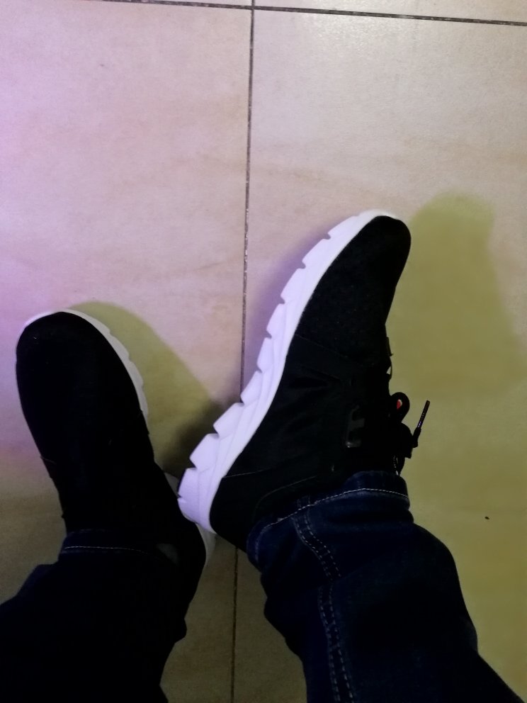 鞋子很舒服,价格很公道。