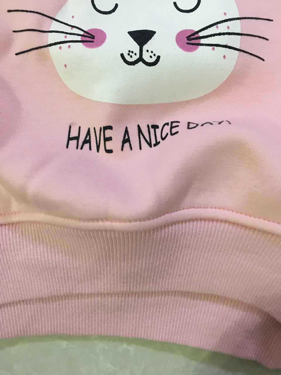 孩子特别喜欢这件衣服,穿上很舒服,说很暖和,下次还会购买。