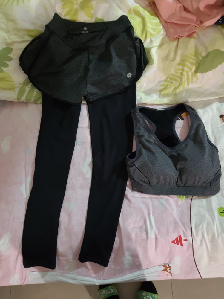 很显瘦,167身高,58kg,按客服指导买了L码,穿上超显瘦,质量还不错的三件套