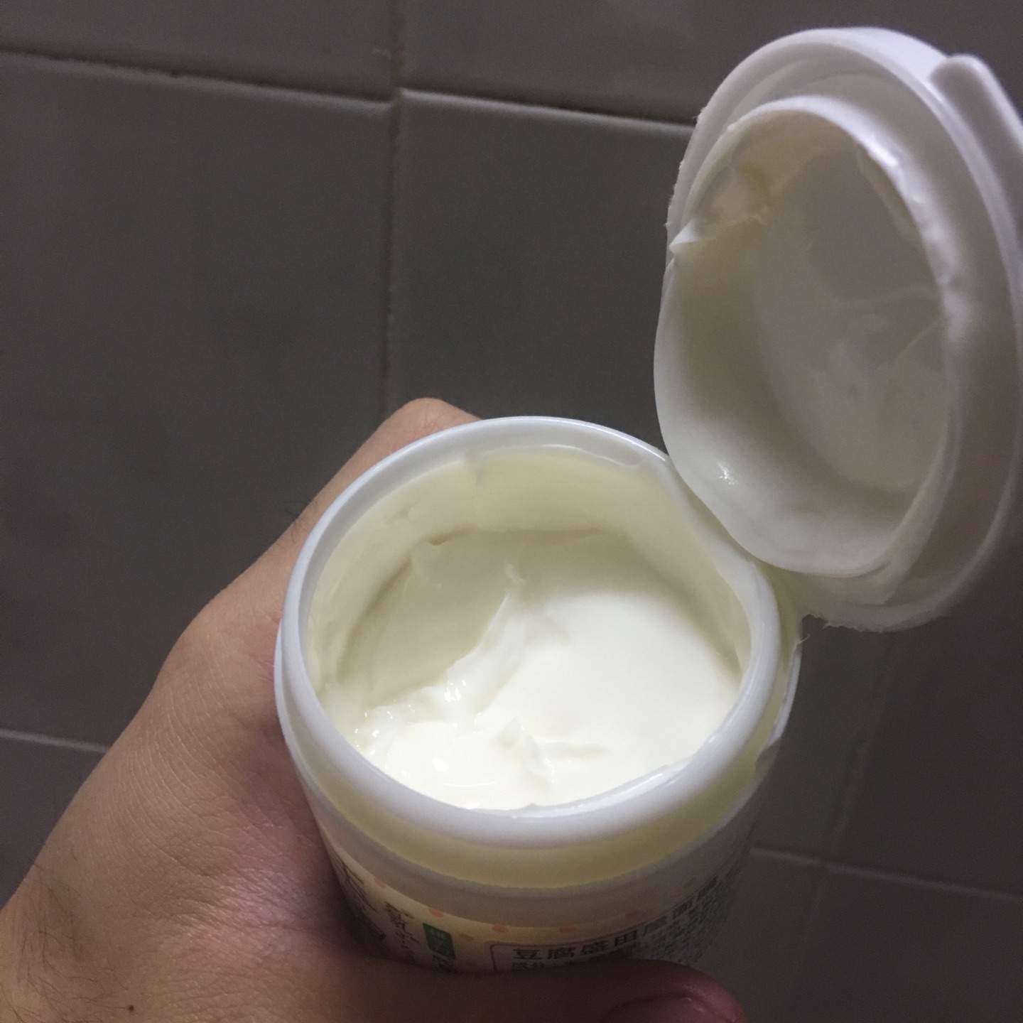 用着还不错,本来想买免洗的,没注意看,这个要冲水,打开不是很满