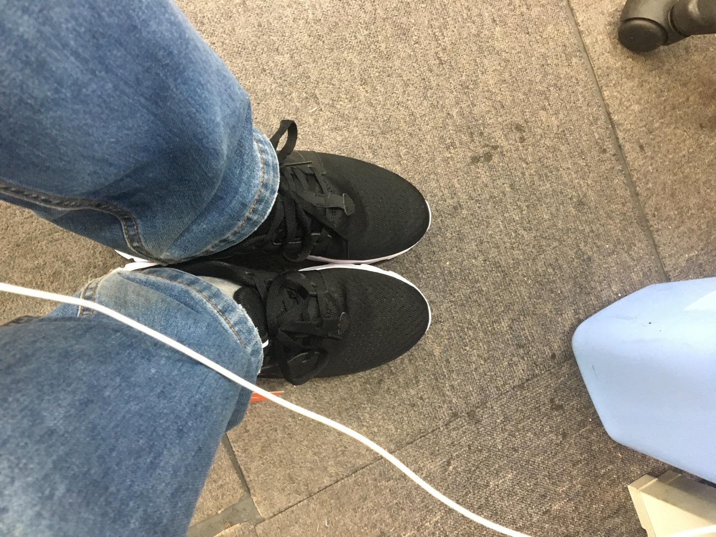 不错吧,不过冬天穿会有点冷,在广东还好,,,,好评吧