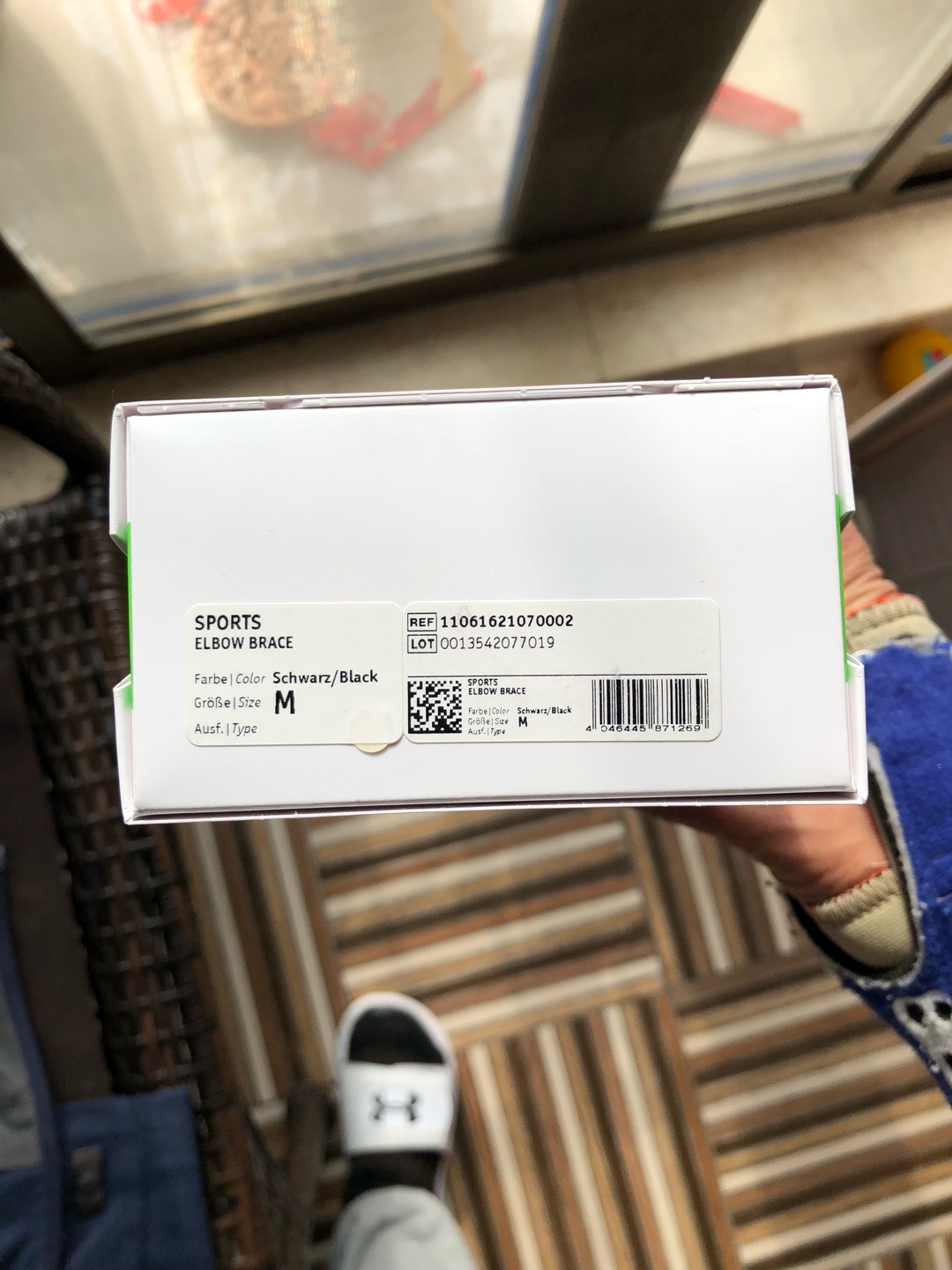 此物好评,全新货自然无需售后。但是同一时间在这家店买的高级护肘差评!按厂家尺码我应该选S号,臂围25,但是肘部完全卡住根本拉不上!此处被误导后要求换了个大一号的,肘部拉上了,但是。。上臂又松垮的不行,根本无法发挥昂贵boa的作用。按惯例,这次完全是由于厂家尺码表问题导致的,退换运费该店家出,多次尝试与店家联系无果,没有任何答复,没有在线客服。有点失望。B家的忠粉,前后有他家几十个护具了,但是对这个强烈不推荐!