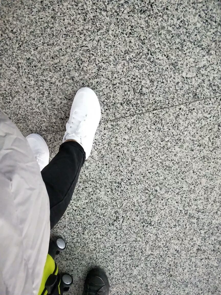 非常好看,码数也刚好合适。,穿着舒服,跟衣服百搭。