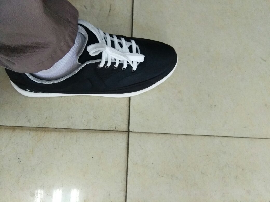 鞋子挺不错的,就是有点味道!