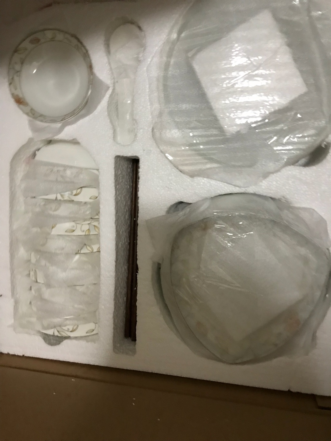 包装很严密,看着不错,实在懒得打开看了,但愿没有破损的