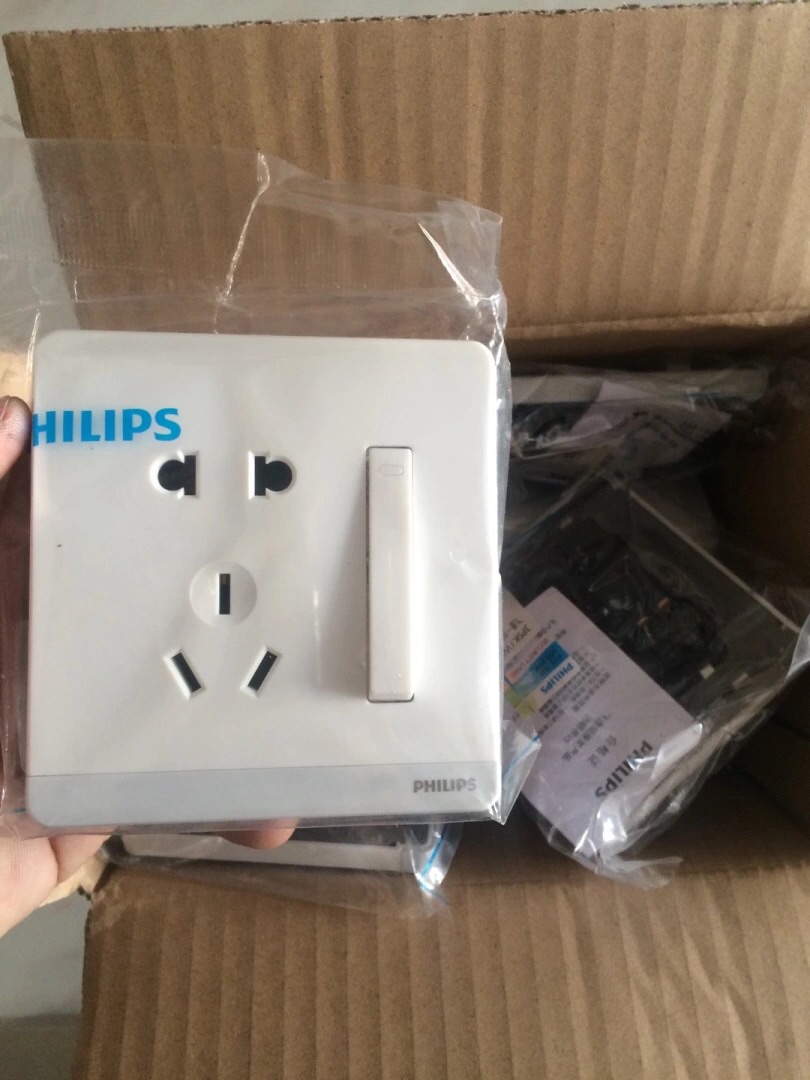 大品牌,样式好看。做工也不错,希望能用住