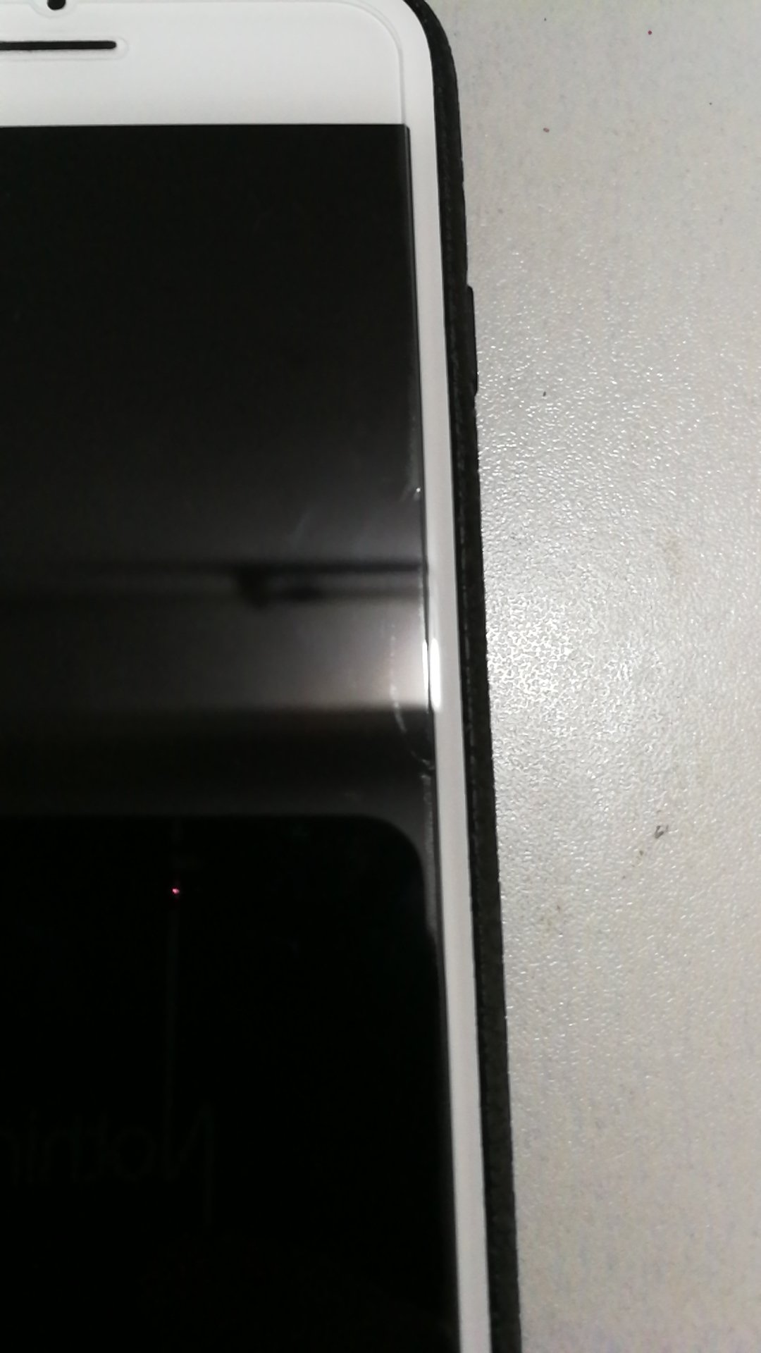 收到是烂的。原来的膜撕掉了?只能贴了。大家注意一下
