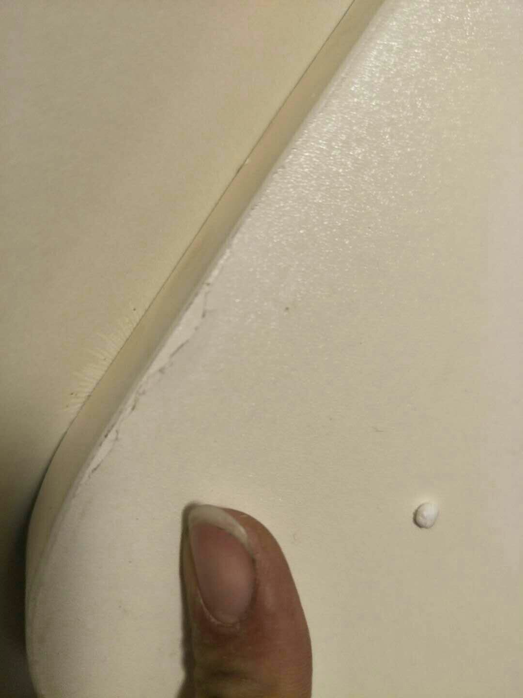 第一次在有这么不愉快的一次购物,真的,自己看看磕成什么样了,还不直接给我换了,还要给修补,修补完还有瑕疵就直接给我换吧