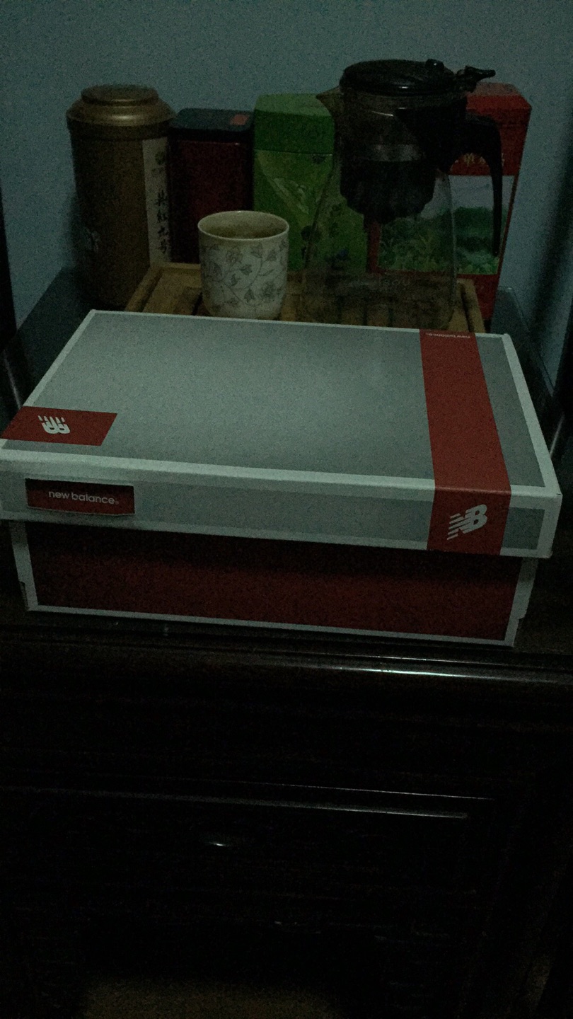 挺好看的,小白鞋透着秀气。