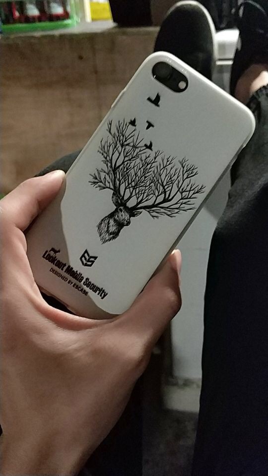 好看。就是膜的边上贴不稳