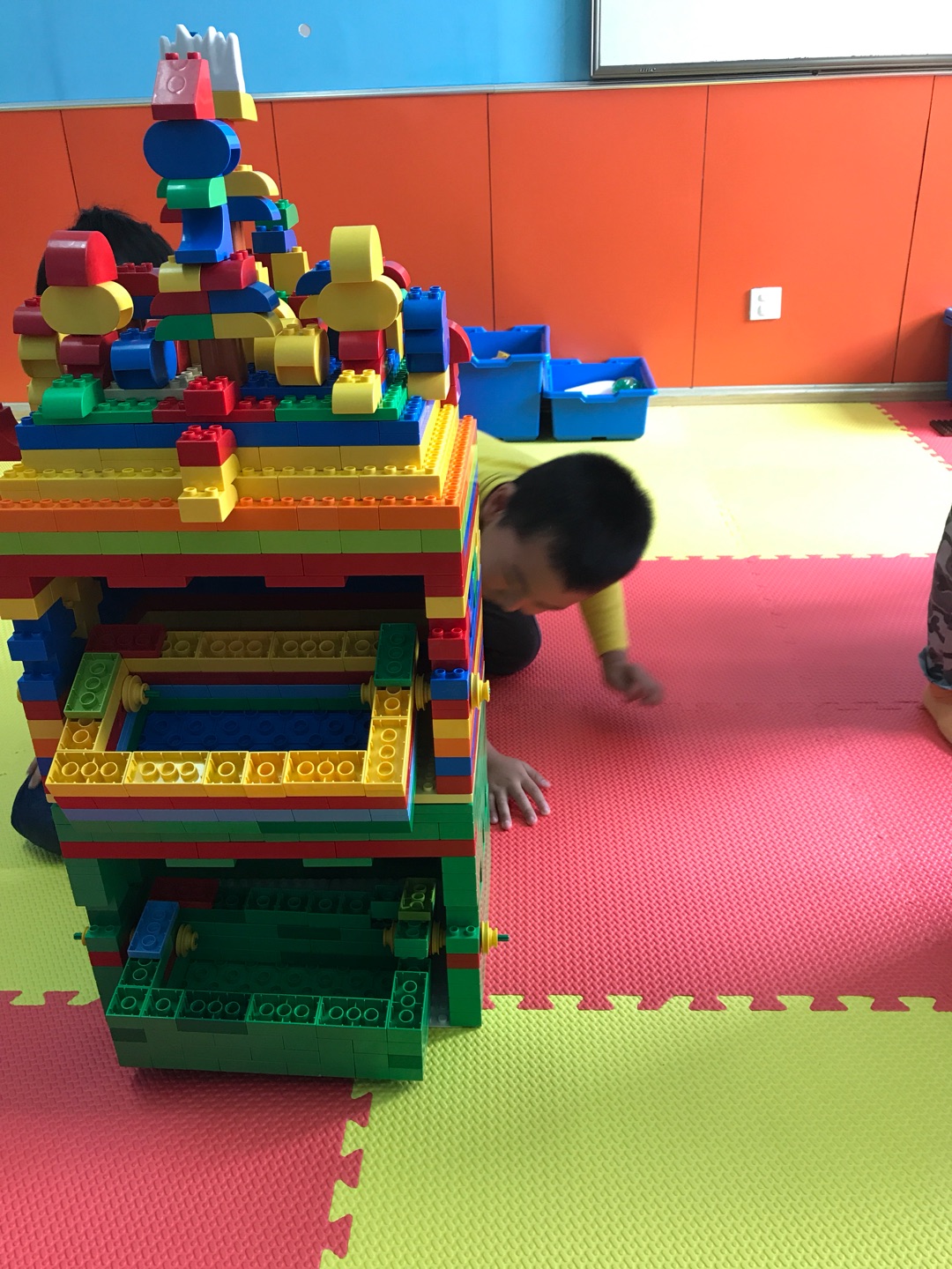 原来这么小一盒啊,孩子喜欢没办法。