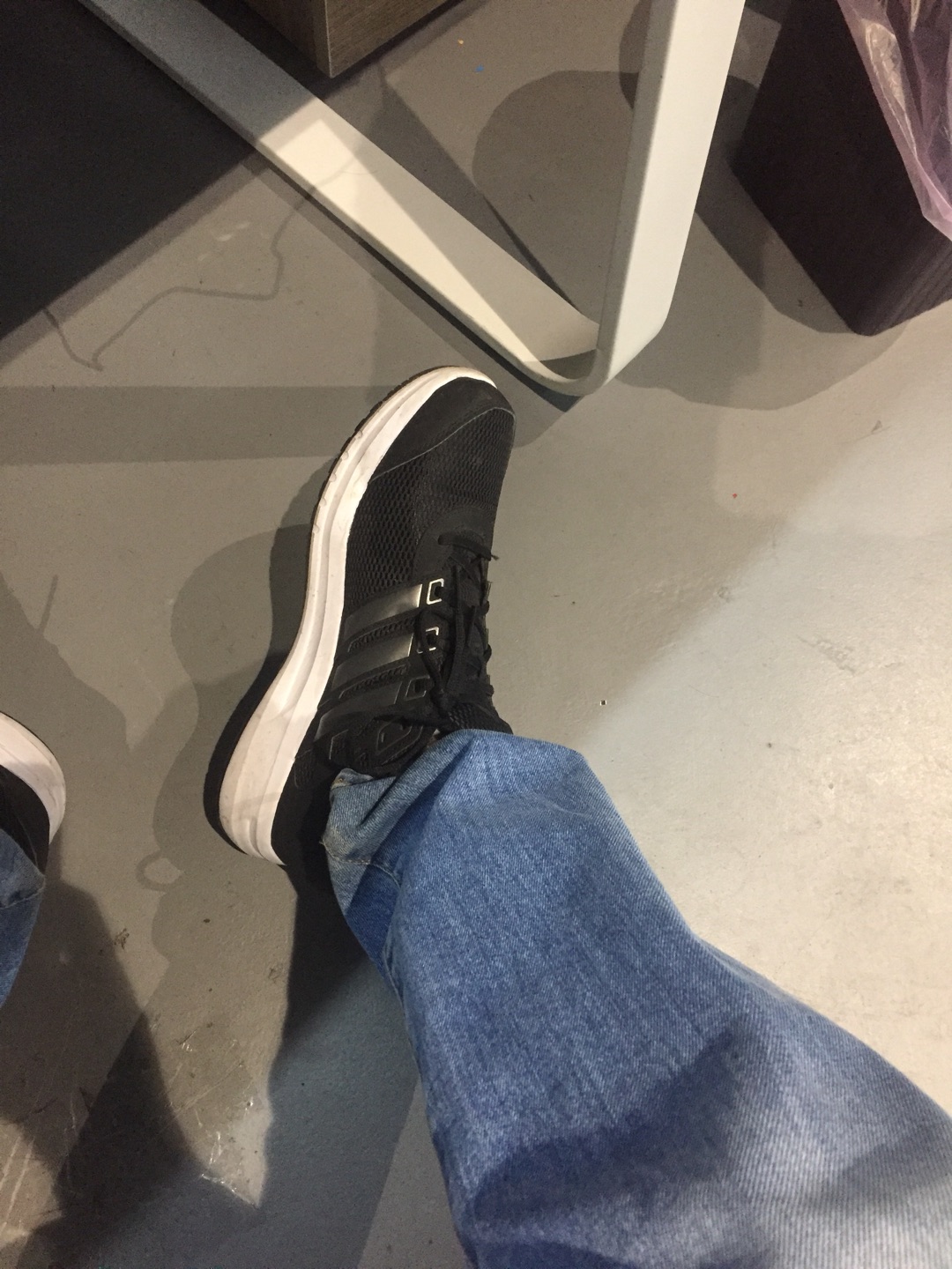 挺好,感觉是正品!物有所值!因为调货,有点慢。理解!
