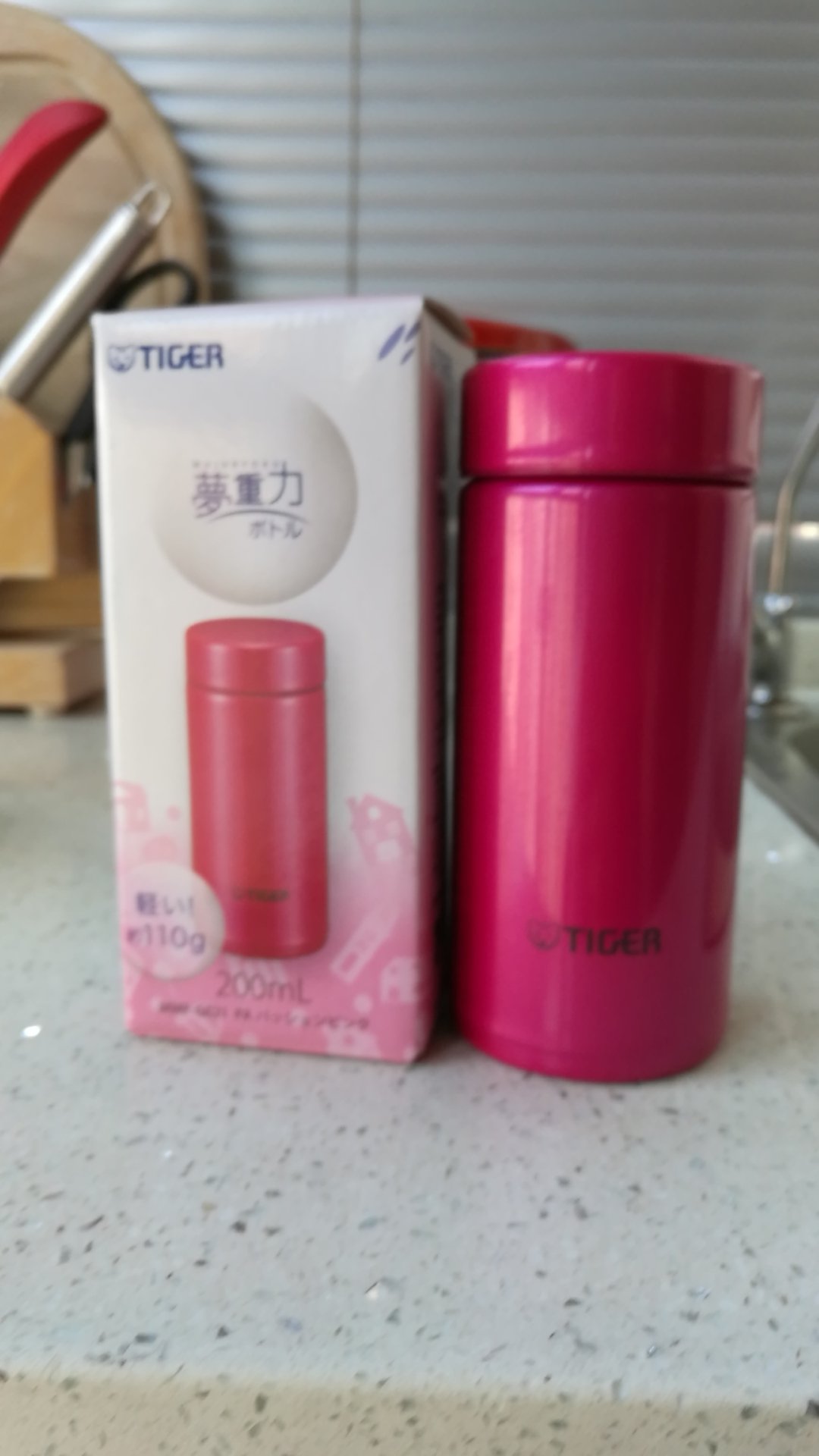 老婆一直想要的小巧轻便的水杯。不错很好。保温效果特棒。
