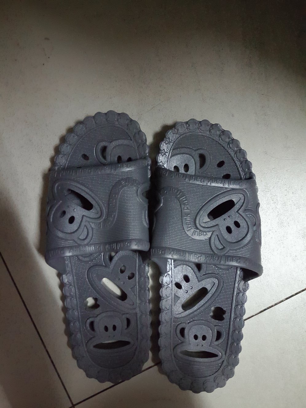 不错不错,挺舒服的,就是脚底洞洞很容易进水