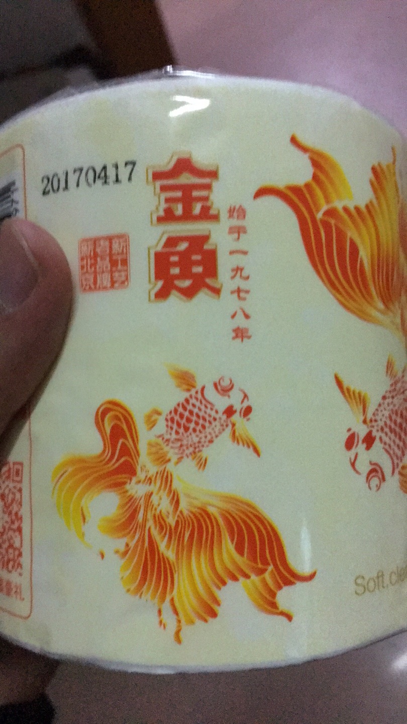 纸巾质量还是不错的,价格小贵,而且中间纸圈太大了,浪费。