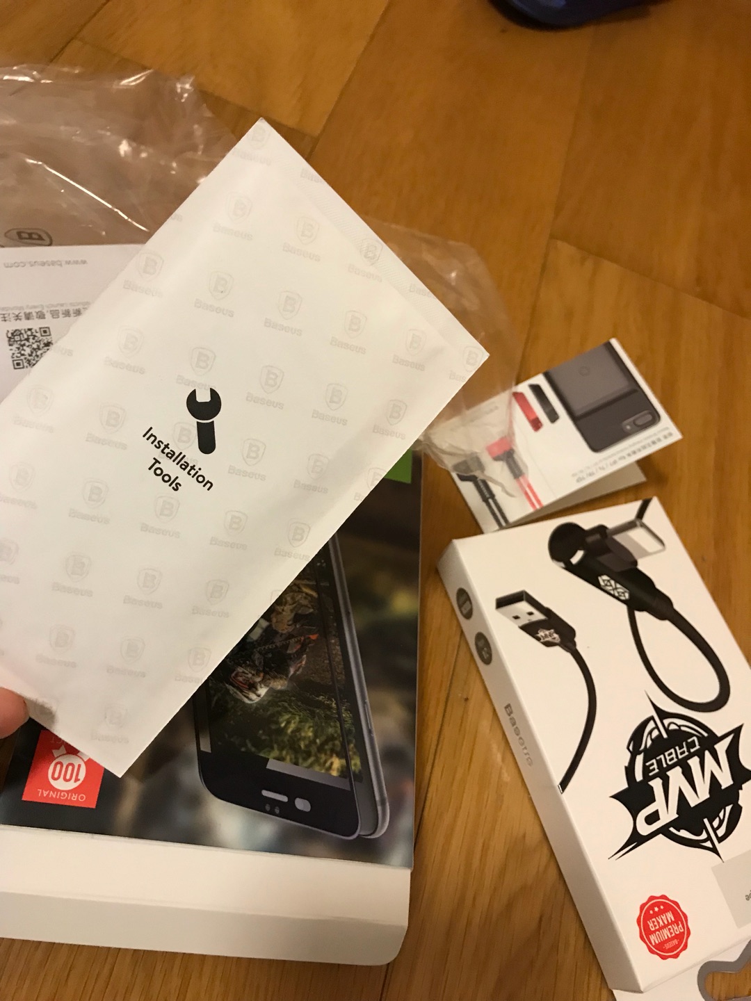 3d效果非常棒!防蓝光看起手机来也不刺眼了。超值!一口气买两个膜。可惜自己贴的时候有一点儿贴歪了。有点儿小伤心?。其他商品试试再评价,用Baseus的东西已经两年了,都比较耐用。