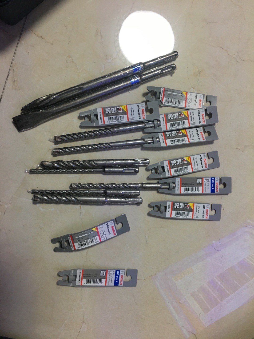买了一堆钻头在哪里备用工具肯定是越多越好,好多还没用,不知道怎么样,只知道还是有点贵,用了到时候再来评价,,先好评