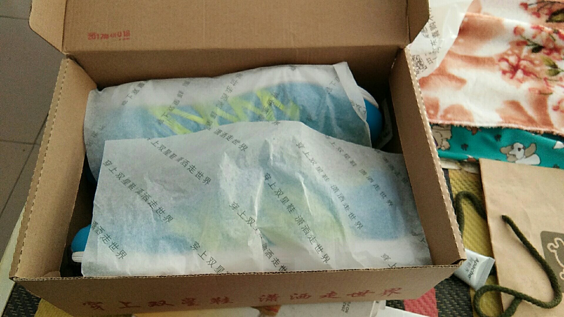 产品质量不错,试了试,穿着很舒服,包装很好,快递速度一个字(棒),价位合理,适合工薪阶层的我,为点赞