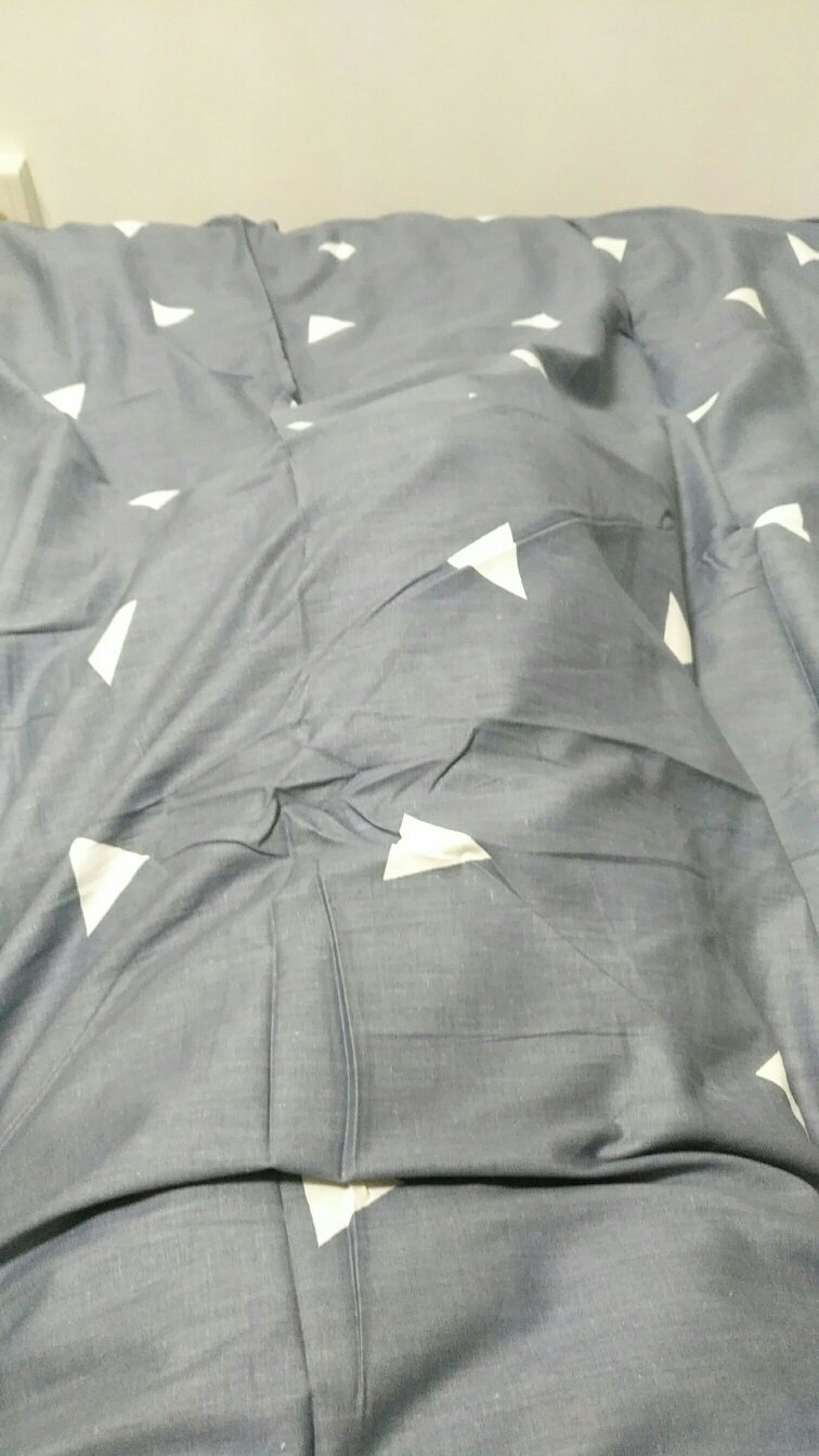 很不错,活动买的很划算,床单非常大,被套也很大很厚实