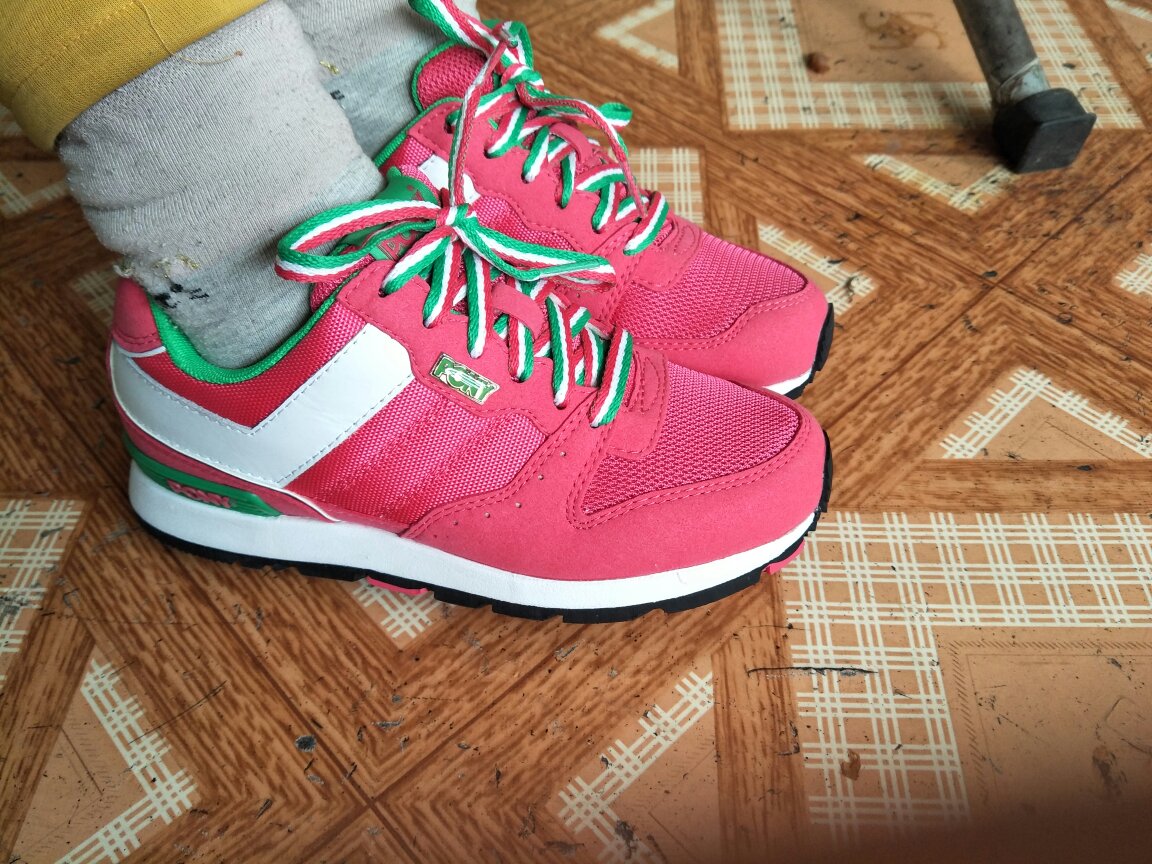 很漂亮的鞋子,外甥女很喜欢。上图大家可以看哦